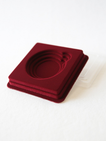 Сувенирная упаковка универсальная (106х106х20 мм) под медали (диаметр 51 мм, 61 мм, 66 мм)