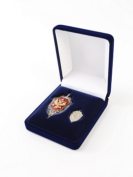 Футляр (61х79х32 мм) для знака и значка