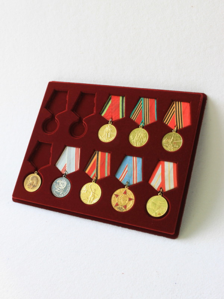 Планшет S (234х296х12 мм) на 5 медалей РФ d-32 мм и 5 медалей РФ d-37 мм, тёмно-бордовый Планшет S (234х296х12 мм) на 5 медалей РФ d-32 мм и 5 медалей РФ d-37 мм, тёмно-бордовый