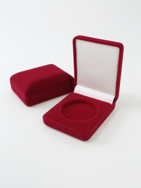 Футляр (61х79х32 мм) для монеты, медали диаметром 38 мм в капсуле Leuchtturm (диаметр ячейки 44 мм), светло-бордовый  Футляр (61х79х32 мм) для монеты, медали диаметром 38 мм в капсуле Leuchtturm (диаметр ячейки 44 мм), светло-бордовый