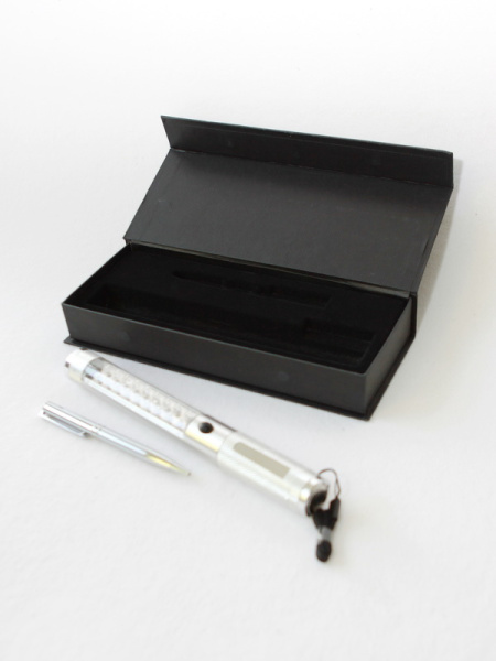 Флокированный ложемент для фонарика и ручки Флокированный ложемент для фонарика и ручки