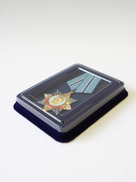  Сувенирная упаковка (110х139х22 мм) с поролоновой вставкой под универсальную медаль (58х111х16 мм), тёмно-бордовый