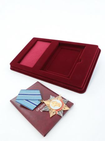 Планшет M (150х239х20 мм) с поролоновой вставкой под универсальную медаль и удостоверение (81х112х10 мм)