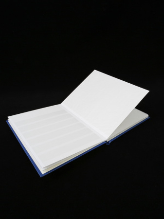 Альбом для марок (кляссер BASIC). А5. 8 листов (16 страниц) из белого картона с промежуточными листами из пергамина. Синий. Leuchtturm, 339113