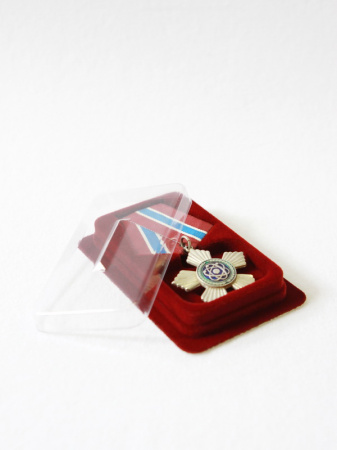 Сувенирная упаковка (60х100х20 мм) под орден на пятиугольной колодке