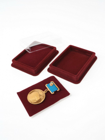 Сувенирная упаковка (72х92х15 мм) с поролоновой вставкой под универсальную медаль