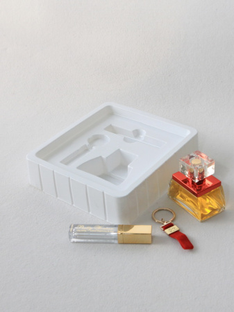 Пластиковый ложемент для парфюмерного набора
