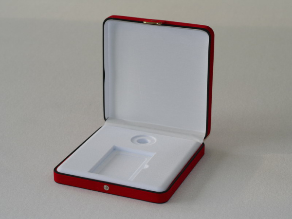 Футляр флокированный (190х200х45 мм) под орден и удостоверение