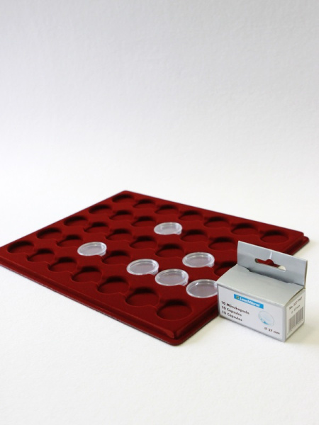 Планшет S (234х296х12 мм) для 35 монет в капсулах CAPS 26,5 и 27 Leuchtturm. Диаметр ячейки 33 мм, тёмно-бордовый  Планшет S (234х296х12 мм) для 35 монет в капсулах CAPS 26,5 и 27 Leuchtturm. Диаметр ячейки 33 мм, тёмно-бордовый