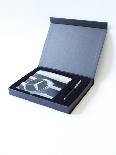 Флокированный ложемент для подарочного набора Mercedes (буклет и ручка) Флокированный ложемент для подарочного набора Mercedes (буклет и ручка)