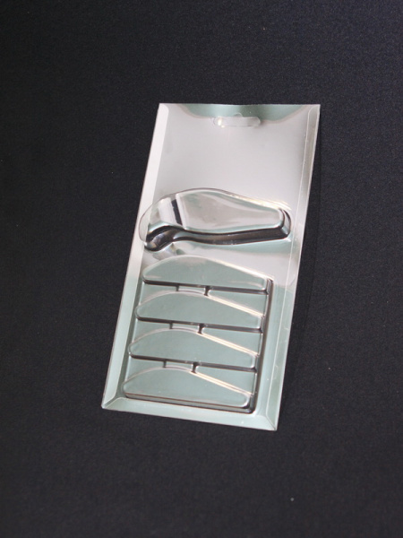 Блистер с загибом краев для набора рыболовных приманок