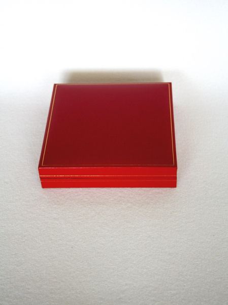 Футляр из кожзаменителя (192х194х42 мм) под набор косметических препаратов