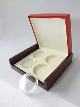 Футляр деревянный для 4 монет в капсулах