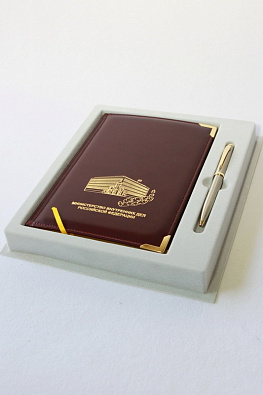 Сувенирная упаковка под ежедневник А5 и ручку