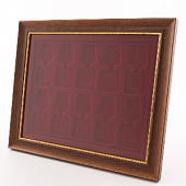 Стенд рыже-коричневого цвета под 10 орденов с пятиугольной колодкой. Открывающийся