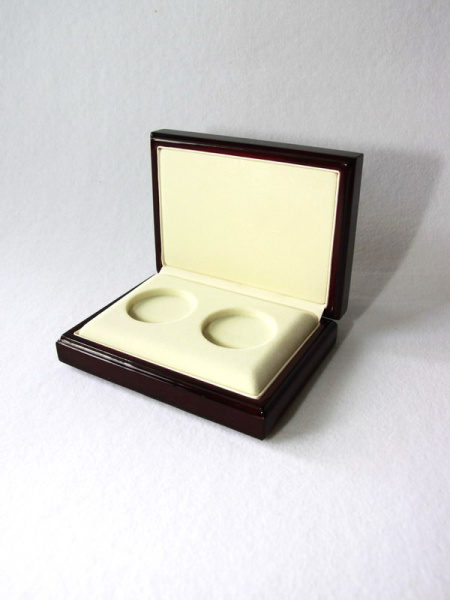 Деревянный футляр (110х150х50 мм) для 2 монет в капсулах