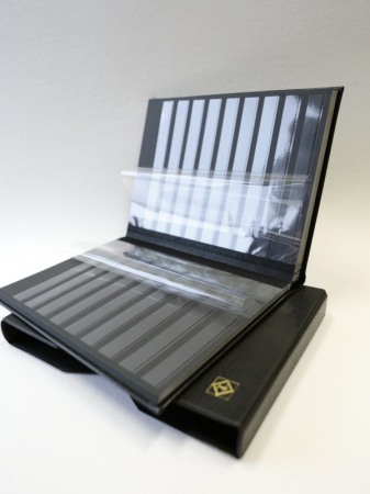Альбом для марок (кляссер PREMIUM) + шубер. 16 листов (32 страницы) из чёрного картона с промежуточными прозрачными листами. Чёрный. Leuchtturm, 327250