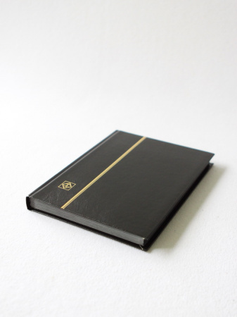 Альбом для марок (кляссер BASIC). А5. 16 листов (32 страницы) из чёрного картона с промежуточными листами из пергамина. Чёрный. Leuchtturm, 339367 / 315761