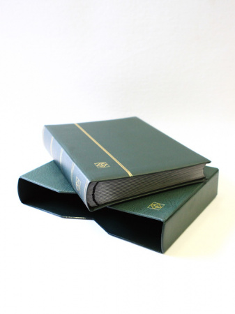 Альбом для марок (кляссер PREMIUM) + шубер. 32 листа (64 страницы) из чёрного картона с промежуточными прозрачными листами. Тёмно-зелёный. Leuchtturm, 312308