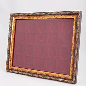 Багетная рамка S серии «Барокко» (золото) на 10 орденов с пятиугольной колодкой