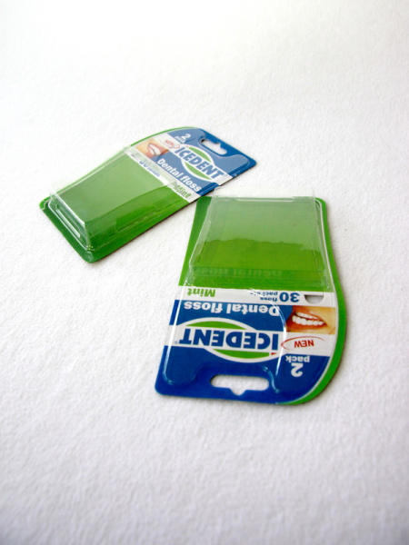 Блистер с приваркой для зубной нити