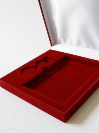 Футляр флокированный (160х160х33 мм) для памятной медали и удостоверения