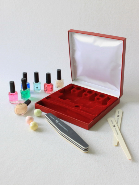 Футляр из кожзаменителя (192х194х42 мм) под набор лаков и пилочек для ногтей