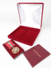 Футляр (169х169х39 мм) с поролоновой вставкой под универсальную медаль и удостоверение (81х112х6 мм)
