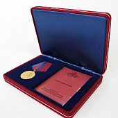 Футляр замшевый (182х128х34 мм) под медаль РФ d-32 мм и удостоверение (75х105х8 мм)