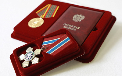 Флокированная упаковка для медалей, орденов (наградной продукции)