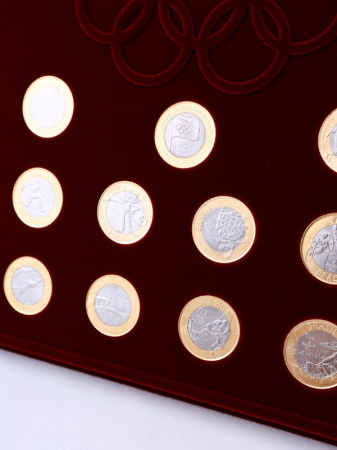 Планшет S (234х296х12 мм) для 16+1 монет серий «XXXI Летние Олимпийские игры 2016 года в Рио-де-Жанейро», «Передача Олимпийского флага»