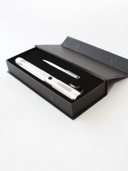 Флокированный ложемент для фонарика и ручки Флокированный ложемент для фонарика и ручки