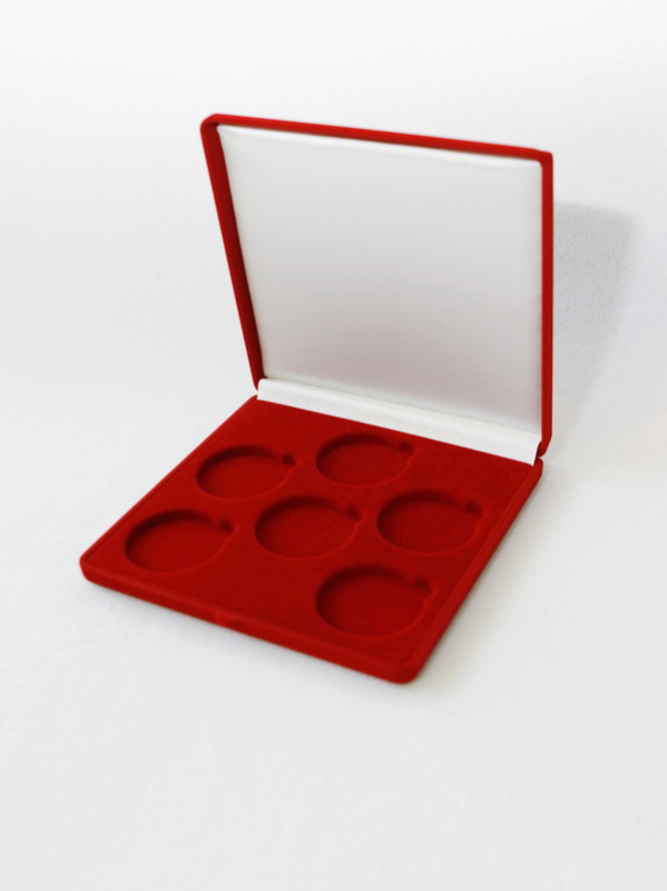 Футляр (165х165х27 мм) на 6 монет в капсулах (диаметр 44 мм). Вид 2 Футляр (165х165х27 мм) на 6 монет в капсулах (диаметр 44 мм). Вид 2