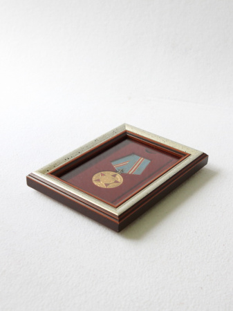 Багетная рамка (вид 2) под одну медаль РФ d-37 мм