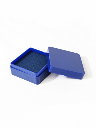 Пластиковый футляр (48х48х22 мм). Синее основание, синяя крышка