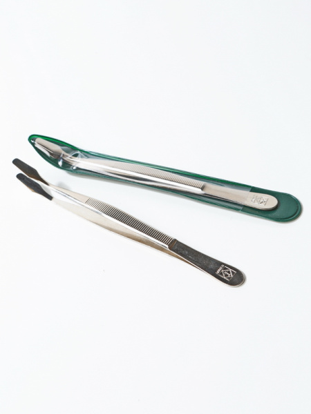 Пинцет для марок Luxus с загнутой широкой лопаткой Pi42, 120 мм. Leuchtturm, 321387