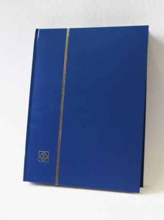 Альбом для марок (кляссер BASIC). A4. 32 листа (64 страницы) из чёрного картона с промежуточными листами из пергамина. Синий. Leuchtturm, 327853 / 300297