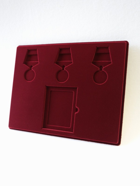 Планшет S (234х296х12 мм) на 3 медали РФ d-32 мм и 1 удостоверение, тёмно-бордовый Планшет S (234х296х12 мм) на 3 медали РФ d-32 мм и 1 удостоверение, тёмно-бордовый