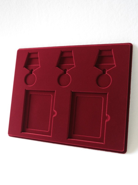 Планшет S (234х296х12 мм) на 3 медали РФ d-32 мм и 2 удостоверения, тёмно-бордовый Планшет S (234х296х12 мм) на 3 медали РФ d-32 мм и 2 удостоверения, тёмно-бордовый