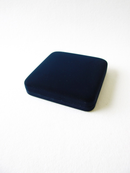 Футляр флокированный (160х160х47 мм) для нагрудного креста на ленте