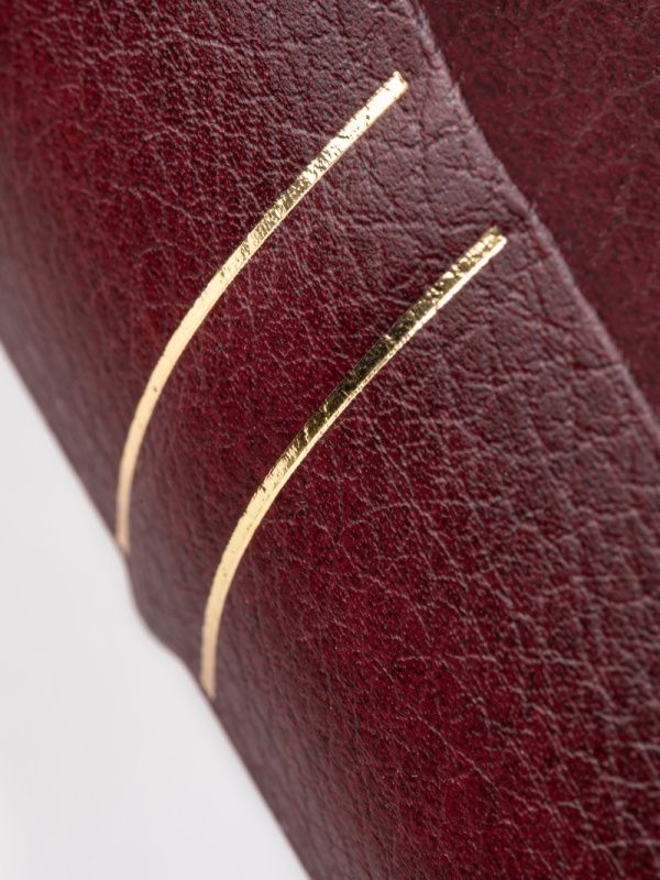 Альбом для марок (кляссер ROYAL). 16 листов (32 страницы) из чёрного картона с промежуточными прозрачными листами. Светло-коричневый. Prinz, 6016