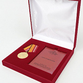 Футляр (160х160х33 мм) под медаль РФ d-32 мм и удостоверение (75х105х6 мм)