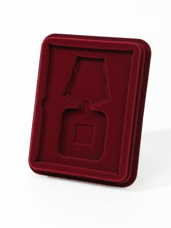 Сувенирная упаковка (110х139х22 мм) под орден на пятиугольной колодке и удостоверение (81х112х6 мм)