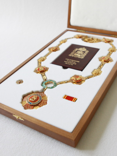 Деревянный футляр для знака на цепи к почётному званию «Почетный гражданин Московской области»