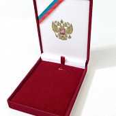 Футляр (90х124х32 мм) с универсальной подложкой, в крышке лента и герб РФ