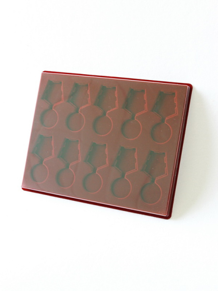 Планшет S (234х296х12 мм) на 10 медалей РФ d-37 мм с пятиугольной колодкой, тёмно-бордовый Планшет S (234х296х12 мм) на 10 медалей РФ d-37 мм с пятиугольной колодкой, тёмно-бордовый