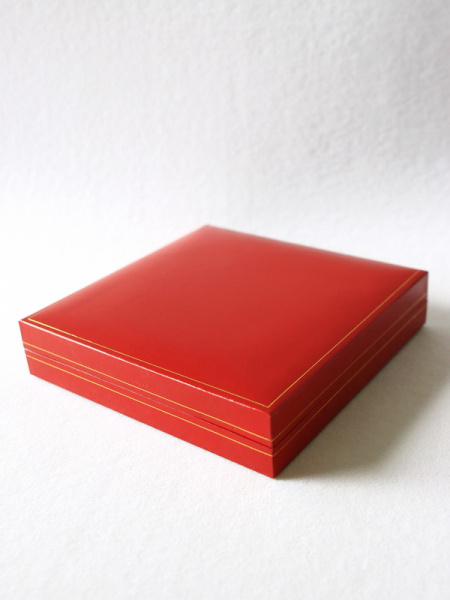 Футляр из кожзаменителя (191х194х44 мм) под орден с винтом, фрачник и удостоверение