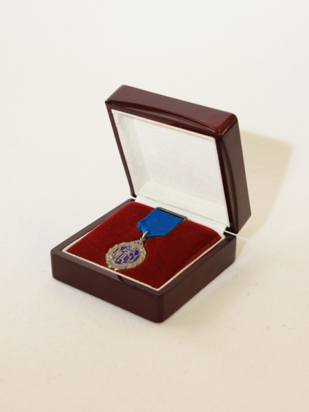 Футляр деревянный (95х95х48 мм) для наградной медали