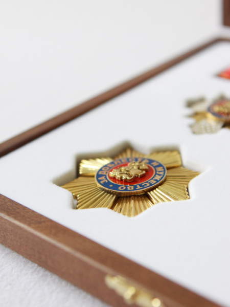 Деревянный футляр для знака «За доблесть и мужество»