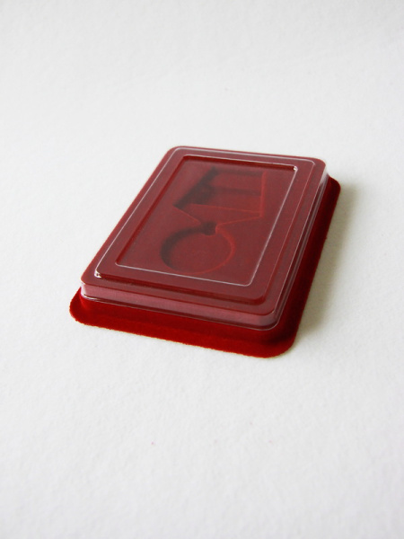  Сувенирная упаковка (110х139х22 мм) под медаль РФ d-32 мм, тёмно-бордовый